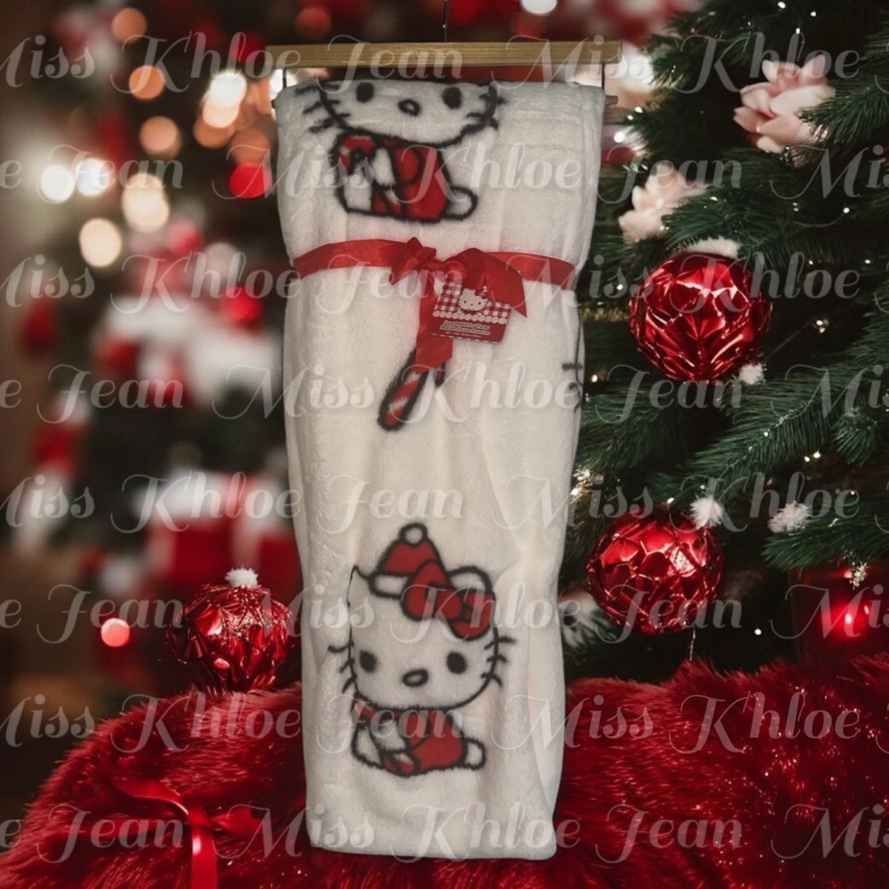 - Hello Kitty Faux Fur Blanket